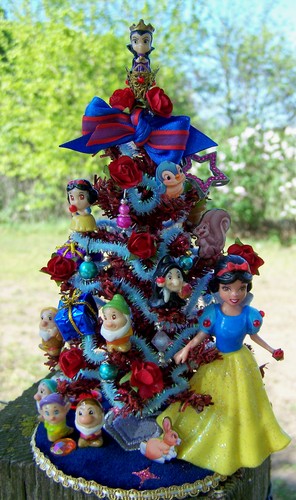 19th Day Miniatures Snow White theme tree