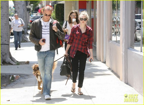 Amanda Seyfried & Finn: Doggy Day Out!
