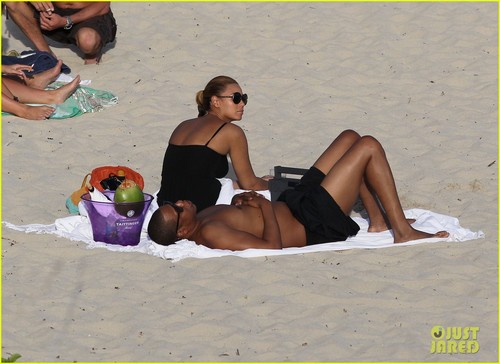  碧昂斯 & Jay-Z: Sunny 海滩 Day!