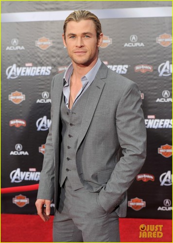 Chris Hemsworth Premieres 'The Avengers'