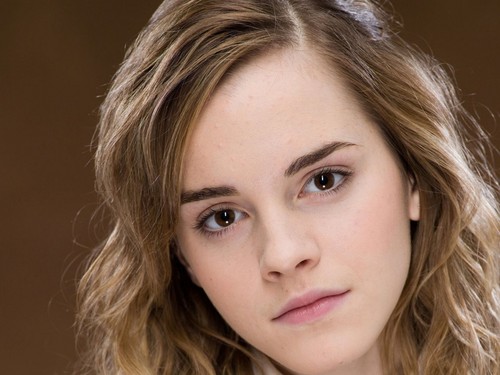  Emma Watson karatasi za kupamba ukuta