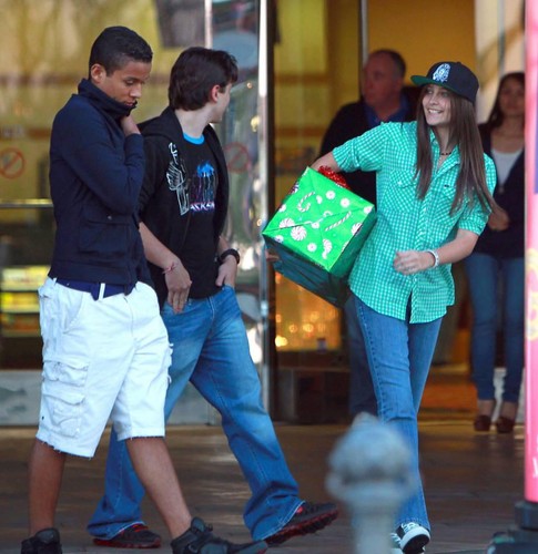  Jaafar with his cousins Prince and Paris Jackson at the film walking