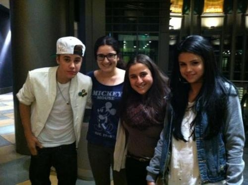  Justin and Selena gom to Cinema to see "American Revolution"