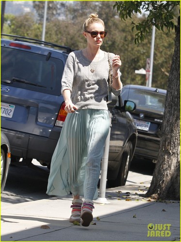  Kate Bosworth: Chic Sneakers