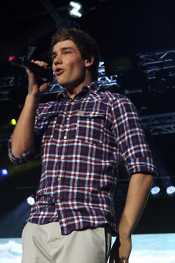  Liam on stage♥