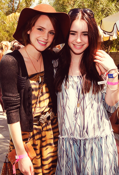  Lily Collins and Emma Watson at the Mulberry Pool Party at the Coachella 音乐 Festival