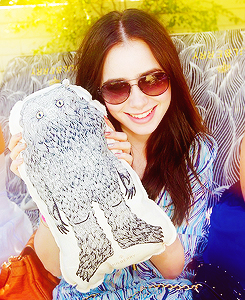  Lily Collins at the Mulberry Pool Party at the Coachella música Festival