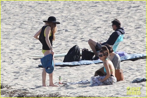  Lindsay Lohan: spiaggia Back Rub from Aliana