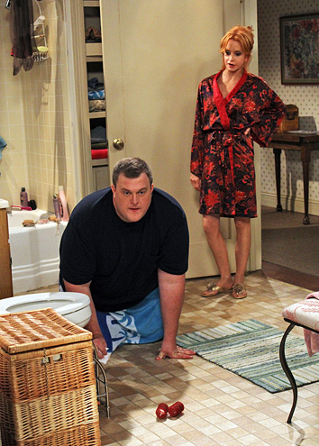  Mike & Molly 1x08 (Mike Snores) <3