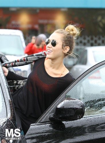  Miley - 13/04 At Winsor Pilates In West Hollywod