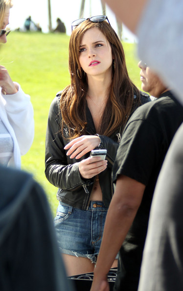 On the Set of The Bling Ring - April 12, 2012 - Emma Watson Foto ...