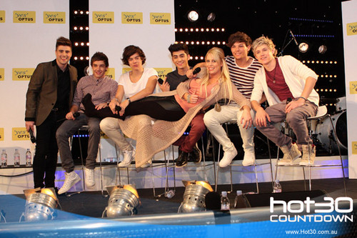  One Direction Co-Host 'Hot 30 Countdown' radio Zeigen 11.4.2012