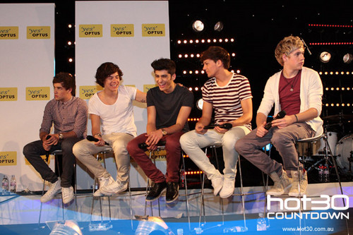  One Direction Co-Host 'Hot 30 Countdown' radio Показать 11.4.2012