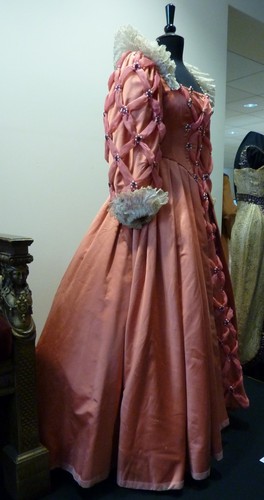  The Virgin Queen: merah jambu Dress