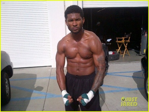  Usher Tweets Buff Shirtless Pics, Not Dead