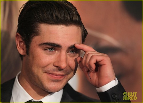  Zac Efron: 'Lucky One' Melbourne Premiere with Taylor Schilling!