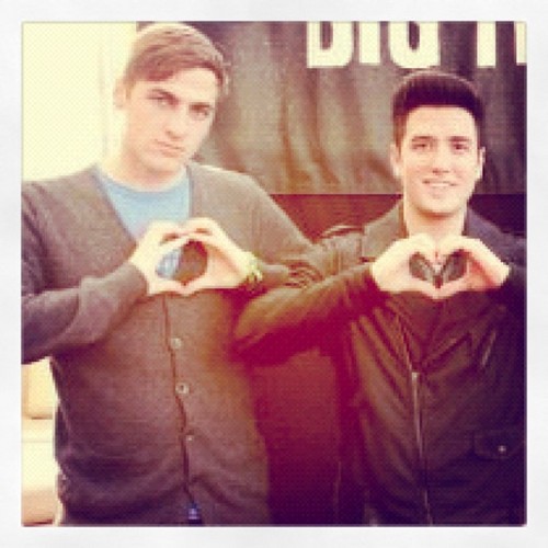 kendall and logan twitter pic!!!!!!