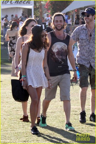  Penn Badgley: Coachella Couple!