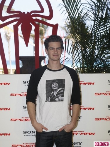  Andrew Garfield & Emma Stone Get Cozy ‘Amazing Spider-Man’ photo Call in Mexico
