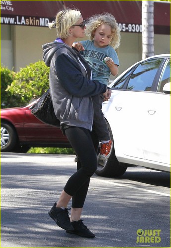 Ashlee Simpson: Aunt Any Day Now!