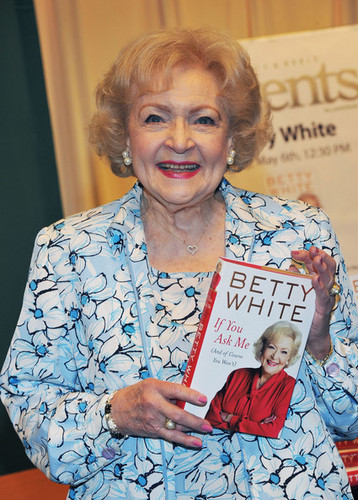  Betty White (2011)