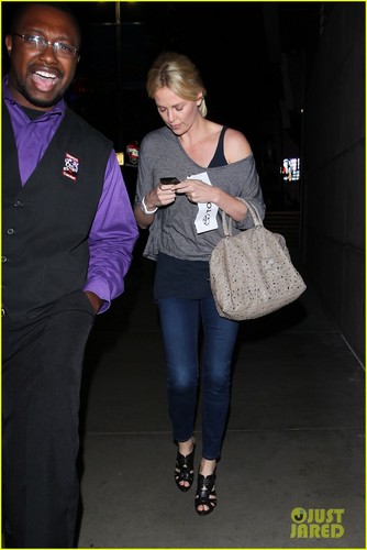  Charlize Theron: Lakers Game with Mom