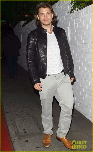  Emile Hirsch: chateau Marmont Night Out