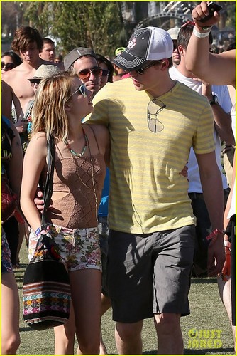  Emma Roberts & Chord Overstreet: Coachella Couple!