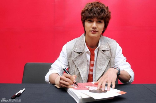  GBG fan Signing Event (042112)