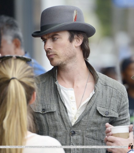  HQ Pics - Ian Somerhalder hanging out with Friends at Venice pantai - April, 22