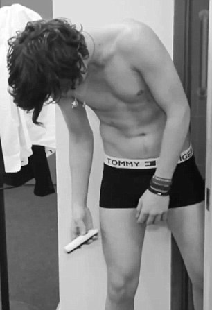  Hot 1D!!!!!! Harry in his underwear!!!!!!!