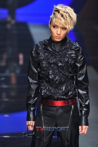  Jonghun N' Seunghyuns Fashion ipakita