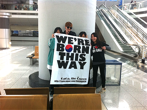 Korean Little Monsters waiting for Gaga at the airport 