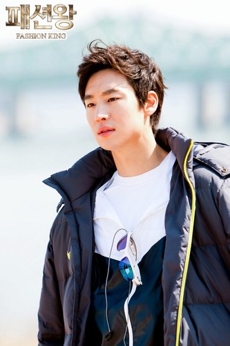  Lee Je Hoon as Jung Jae Hyuk