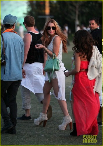  Lindsay Lohan: Coachella with Michael Lohan Jr!