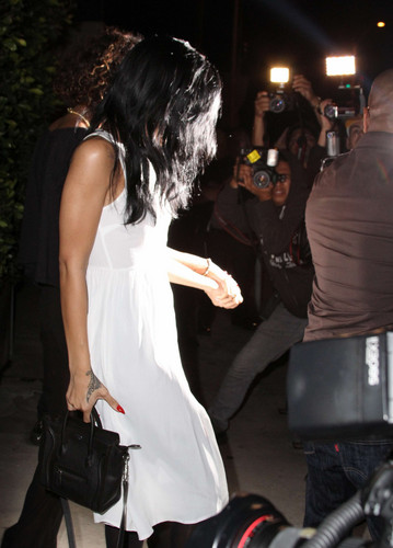  Night Out With Друзья In Los Angeles [19 April 2012]