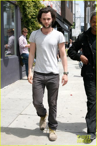 Penn Badgley: Out to Lunch