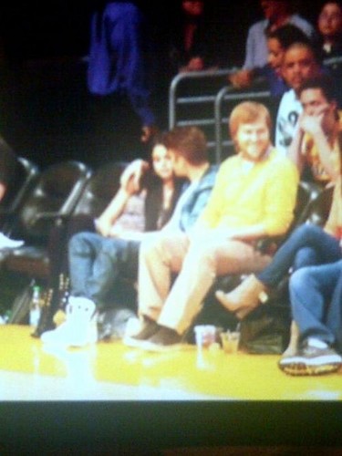  Selena and Justin at the Lakers game