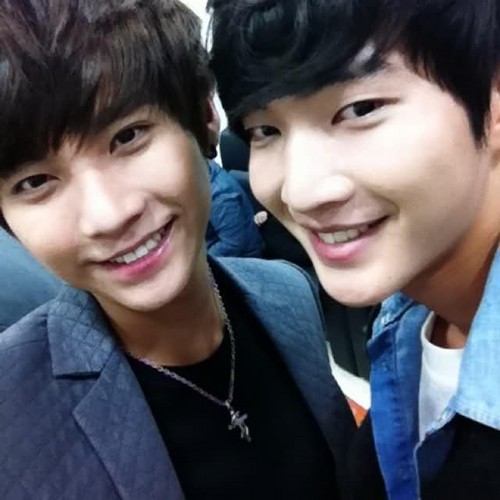  Seung Hyun & Se Hyun