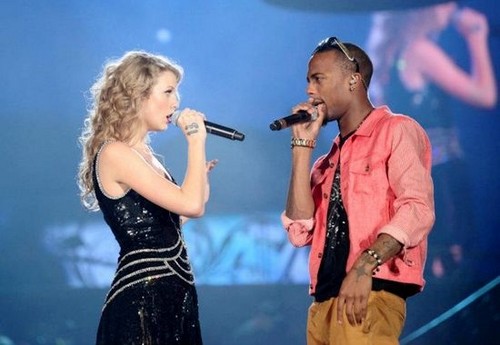  Taylor and B.o.B sing their new song "Both of Us"