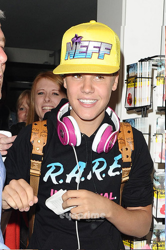  justin arriving Londres airport