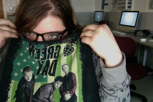 me and my green day shirt!!!