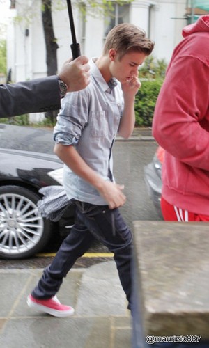  Bieber arriving ,studio in West 런던