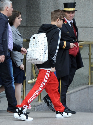  Justin Bieber leaving the Royal Garden Hotel in London