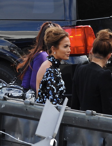  Arriving At American Idol Elimination دکھائیں In Hollywood [26 April 2012]