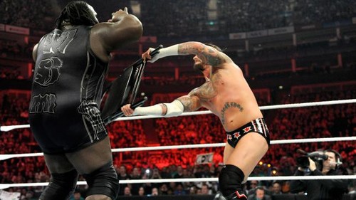  CM Punk vs Mark Henry in লন্ডন
