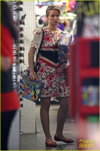  Dianna Agron: Party Supplies Shopping