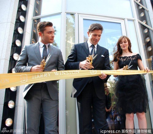  EL cutting the ribbon with the CEO of Harry Winston in Shanghai