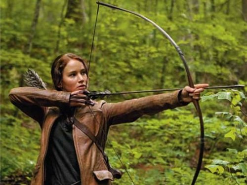  Katniss Shooting her Bow and অনুষ্ঠান- অ্যারো