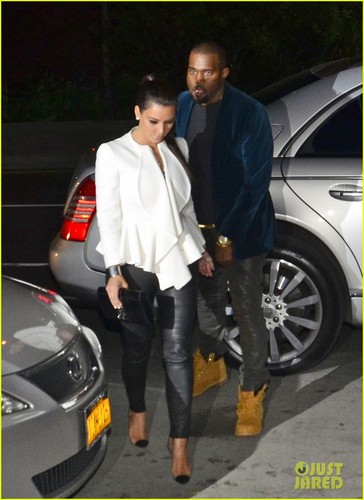  Kim Kardashian & Kanye West: makan malam, majlis makan malam tarikh Night!